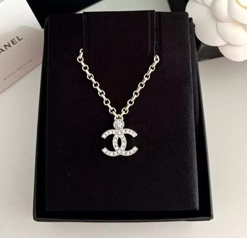 Collana con ciondolo in cristallo originale CHANEL 23K CC
