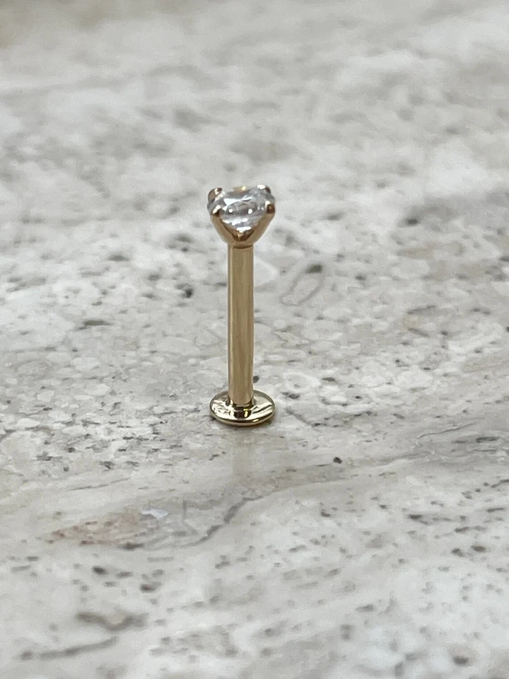 Alfiler de nariz solitario de diamantes naturales redondos de 3 mm diario de 18 g de oro amarillo sólido de 14 k Foto 1 de 4