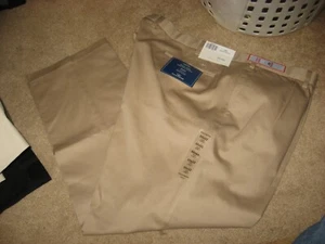Mens NWT Tan DOCKERS Classic Fit Wrinkle Free Khakis Chinos Pants 50 x 32 - Picture 1 of 1