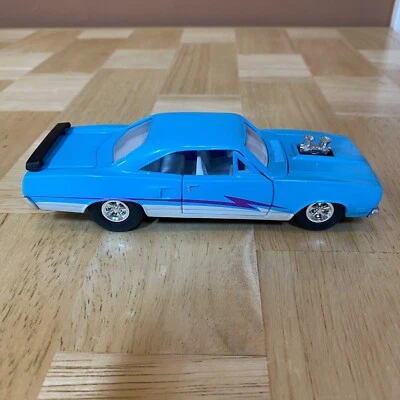 Tootietoy 1969 Plymouth Road Runner GTX Muscle Car escala 1:32 Foto 1 de 4
