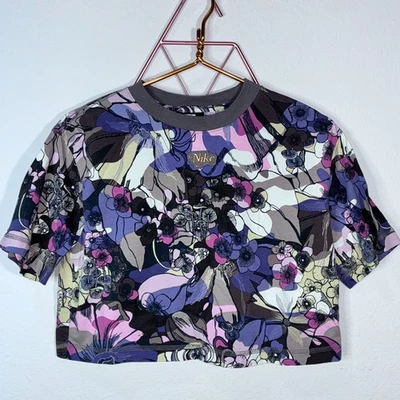 Camiseta corta Nike Sportswear para mujer con estampado múltiple (DC5503-004) S Foto 1 de 4
