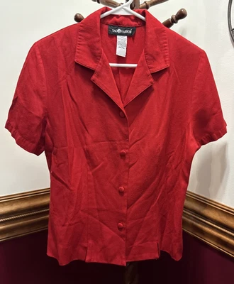 Blazer Sag Harbor Talla Mediana Rojo Manga Corta Botón Cuello en V Corbata en la Espalda Foto 1 de 4