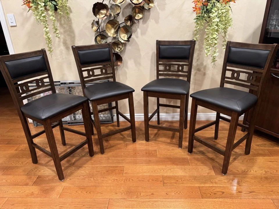 SILLAS DE COMEDOR MUST GO!, mostrador alto acabado nogal cuero poliuretano Foto 1 de 4