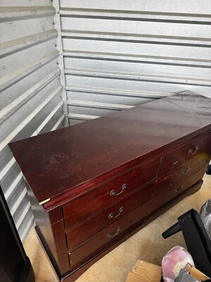 Cómoda ACME Furniture 19525 Louis Philippe III - Acabado cereza Foto 1 de 4