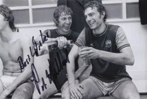 FOTO FIRMADA A MANO POR PAT HOLLAND 6X4 WEST HAM UNITED FÚTBOL AUTÓGRAFO 3 - Imagen 1 de 1