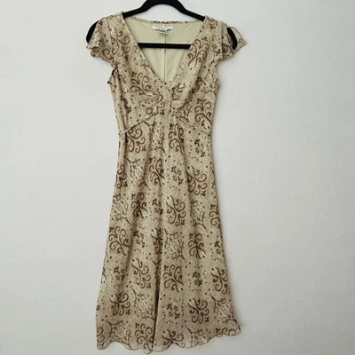 复古 La Belle 米色花卉连衣裙 尺寸 3 Y2K Fairycore Flutter 袖子 及膝 — 第 1/4 张图片