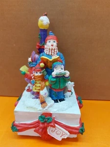 ⭐️⭐️⭐️⭐️⭐️ Decoración de Navidad Caja de Música Mecánica de Cuerda Caroler Joy to the World - Imagen 1 de 8