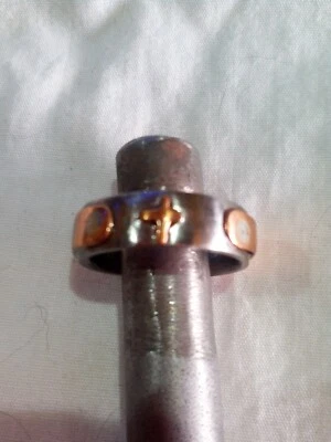 Anel exclusivo de aço polido e cobre com cruz - Imagem 1 de 3