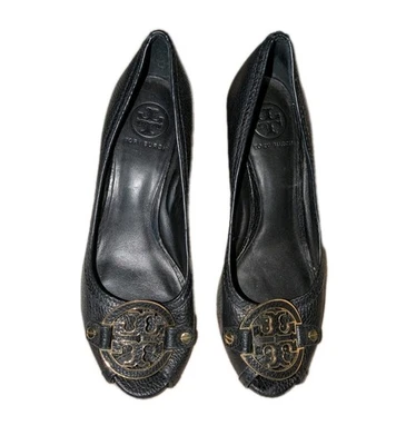 Cuñas Tory Burch Amanda Peep Toe, Cuero Tumblr Negro - Talla 9 Buen Estado  Foto 1 de 4