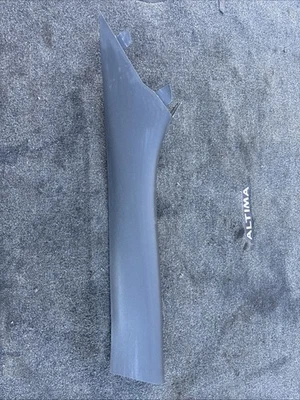 Jeep Grand Cherokee 2016-2021 parabrisas delantero izquierdo cubierta de pilar moldura OEM Foto 1 de 4