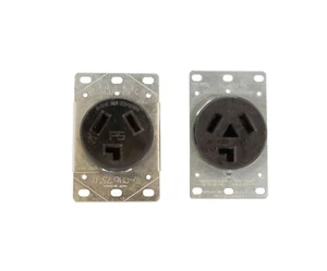 Toma de corriente de montaje empotrado NEMA 10-30 30 amperios 125/250 voltios - negra - Imagen 1 de 5