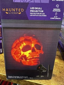 NEU - Haunted Living LED Totenkopf Projektor - Bild 1 von 2