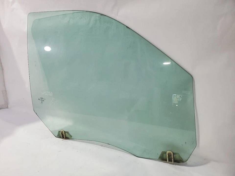 2010 年道奇 Ram 2500 SLT Crew 原始设备制造商右前门玻璃  — 第 1/4 张图片