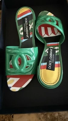 Toboganes Dolce & Gabbana charol verde TALLA 8  Foto 1 de 4