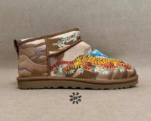 PALACE X UGG CLASSIC ULTRA MINI BOOT CHESTNUT CAMO (GR. 8-10) 1172071 CTCM - Bild 1 von 9