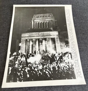 1959 UPI Press Photo Tokyo Japan demonstrators US Security Pact - Picture 1 of 3