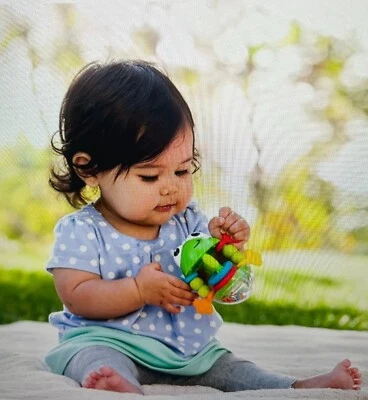 Brinquedo Infantino flip flop sapo chocalho sem BPA fácil de segurar para bebês de 0+ meses - Imagem 1 de 4