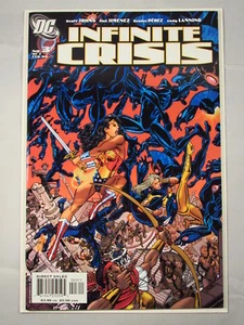 Infinite Crisis #3 - 1st Appearance Jamie Reyes Not In Costume - Bild 1 von 3