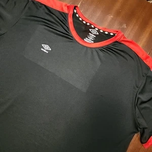 Umbro Fußball Trikot/Shirt Herren XL schwarz mit rotem Besatz - Bild 1 von 5