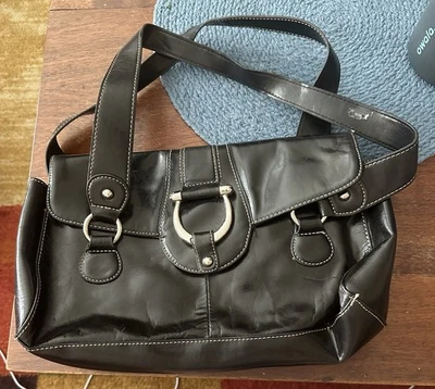 Bolso de Hombro Apt 9 Cuero Negro Doble Correa Plateado Herrajes Solapa Cierre a Presión Foto 1 de 3