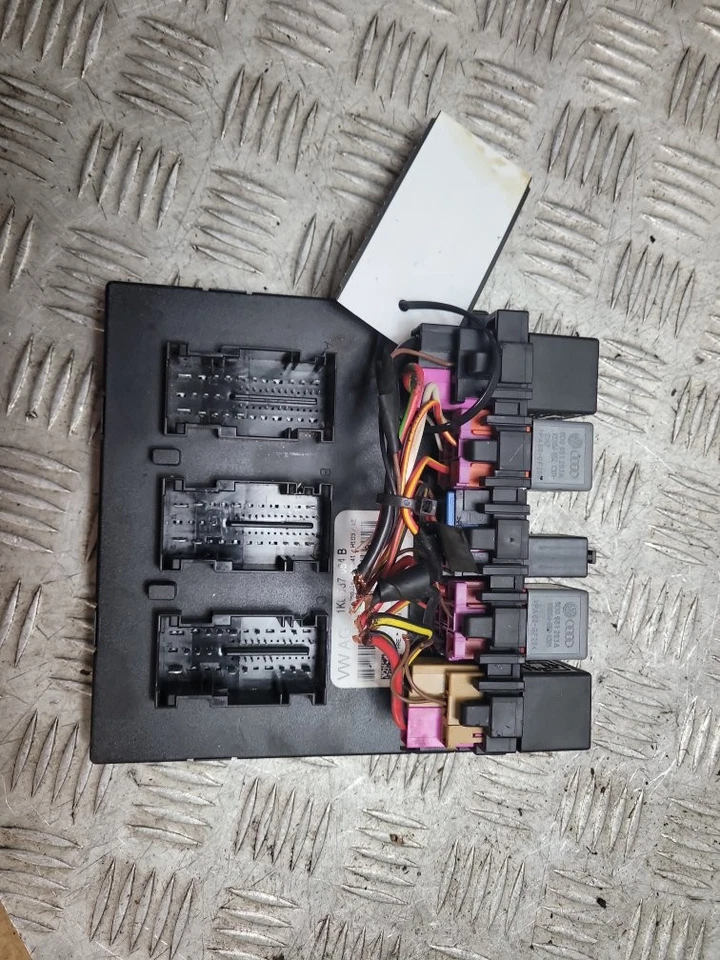 SKODA OCTAVIA 2004-2013 2.0 DIESEL BKD BODY CONTROL MODULE BCM 1K0937084B - Image 1 of 4