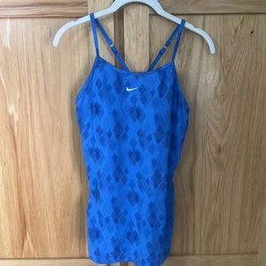 Nike Fit Dry blaues sportliches Tanktop mit Regal-BH Damen SM GEBRAUCHT, IN EINWANDFREIEM ZUSTAND - Bild 1 von 4