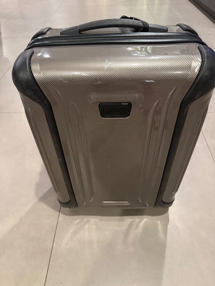 TUMI VAPOR 22" BAGAGEM DE MÃO CONTINENTAL FIBRA DE CARBONO CINZA - ÓTIMO NEGÓCIO! - Imagem 1 de 4