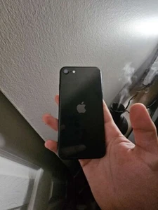 iPhone SE 2ème génération - Photo 1 sur 2