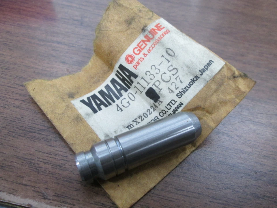 Guía de válvula de admisión NOS Yamaha 1st O/S XJ550 XZ550 YX600 FZ600 4G0-11133-10 Foto 1 de 1
