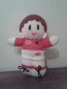 Muñeca tejida a mano Cuddly Toy (8") - #18 (15% donada a Cancer Research) - Imagen 1 de 1