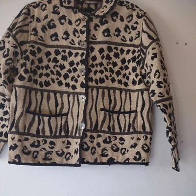 Jane Ashley estilo de vida casual. chaqueta tapiz Foto 1 de 4