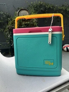 Cofre de hielo Iglú Legend 24 retro verde azulado rosa amarillo 13”x9”x14” - Imagen 1 de 12