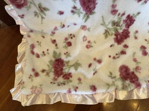 Simply Shabby Chic Target Full Queen Floral Satin Trim plush Blanket - Picture 1 of 14