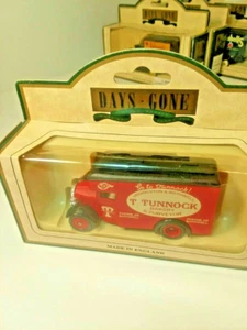 LLEDO DAYS GONE CLASSIC 1934 DENNIS PARCELS VAN 'T.TUNNOCK BAKERY' VINTAGE CC2 - Picture 1 of 4