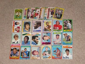30 Vintage Football Cards 1970s 1980s Topps Johnny Unitas Tarkenton HOF Card Lot - Imagen 1 de 2