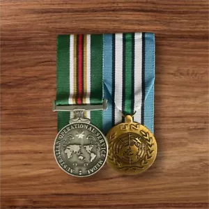 Australian Operational Servivce Medal (Africa) + UN Africa Medals (Mounted) - Re - Foto 1 di 2