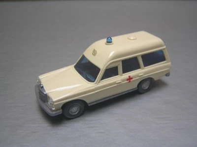 Wiking Mercedes Benz 200 Ambulance made in Germany HO scale Mint condition - Image 1 of 4