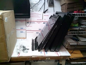 RACKPATH 9U WALL MOUNT ENCLOSURE SERVER CABINET NEW OPEN BOX FAST/FREE SHIPPING - Afbeelding 1 van 10