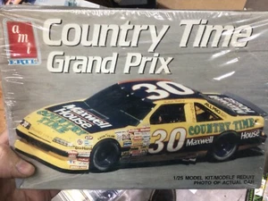 AMT 6732 GRAND PRIX #30 MICHAEL WALTRIP #30 Model Car Mountain FS COUNTRY TIME - Picture 1 of 3