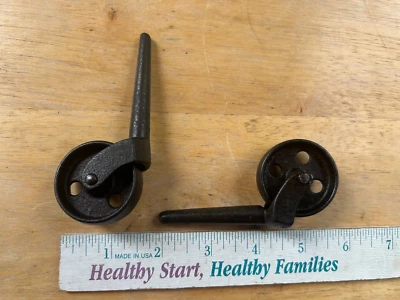 2 ruedas/ruedas de muebles de 1 1/2" con vástago cónico de hierro fundido de finales de 1800 envío y devolución gratuitos Foto 1 de 4