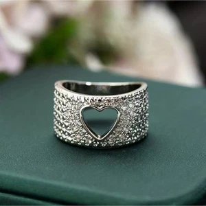 Anillo de Titanio con Corazón Huecado y Circonitas Incrustadas - Talla 6.5 - Imagen 1 de 10