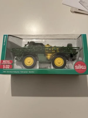 Siku 4065, John Deere Feldspritze R4040i, 1:32 - Bild 1 von 4