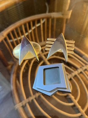 Juego de 3 prendedores de uniforme insignia Star Trek TNG de 2 1/4 pulgadas de alto Foto 1 de 2