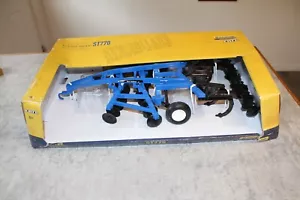 Ertl 1/16 New Holland ST770 Ecolo-Tiger Disc Ripper Tillage Cultivator - Picture 1 of 6