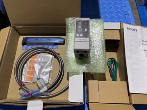 Keyence SJ-M200 Micro-Static Eliminator Controller with SJ-M020G Eliminator New - Picture 1 of 12