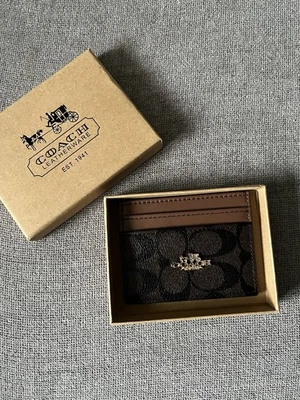 Women’s Coach Card Holder