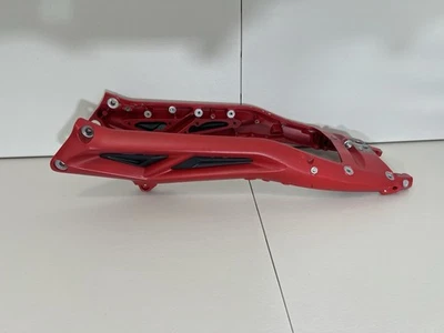 TRIUMPH DAYTONA 675 R 2013-2017 OEM SUBCHASIS TRASERO SUBMARCO RECTO ROJO Foto 1 de 4