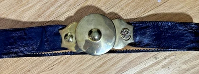 Cinto de declaração de couro preto vintage feminino fivela de latão arte para usar tamanho único - Imagem 1 de 4