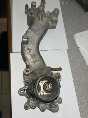 Puente cruzado refrigerante de Ford F-550 Super Duty 2011 6,7 diésel BC3Z8C368B Foto 1 de 3