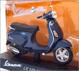Altaya 1/18 Scale Diecast #31 - 2005 Piaggio Vespa LX 25 - Met Blue - Picture 1 of 5